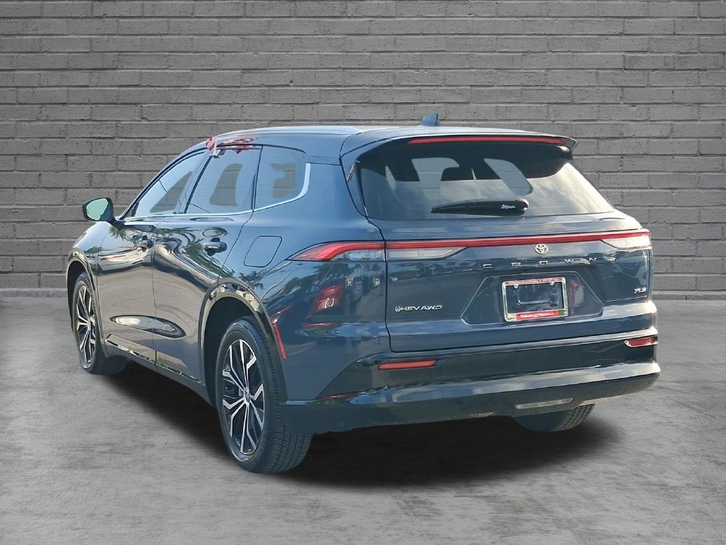 Used 2025 White Toyota XLE image 4