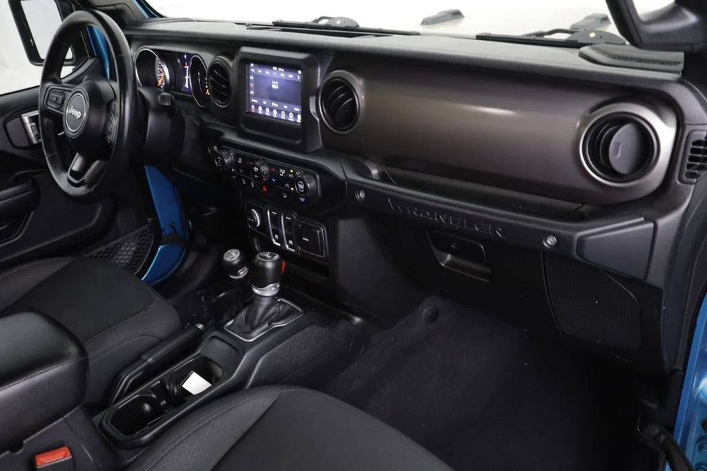 Used 2019 Bikini Pearlcoat Jeep Sport S image 19