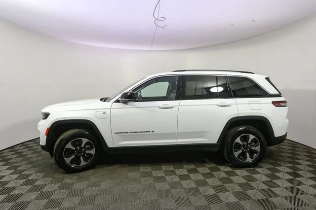 Used 2023 White Jeep 4xe image 6