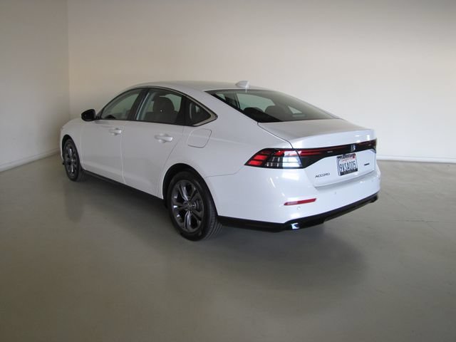 Certified Used 2025 Platinum White Pearl Honda EX-L image 23