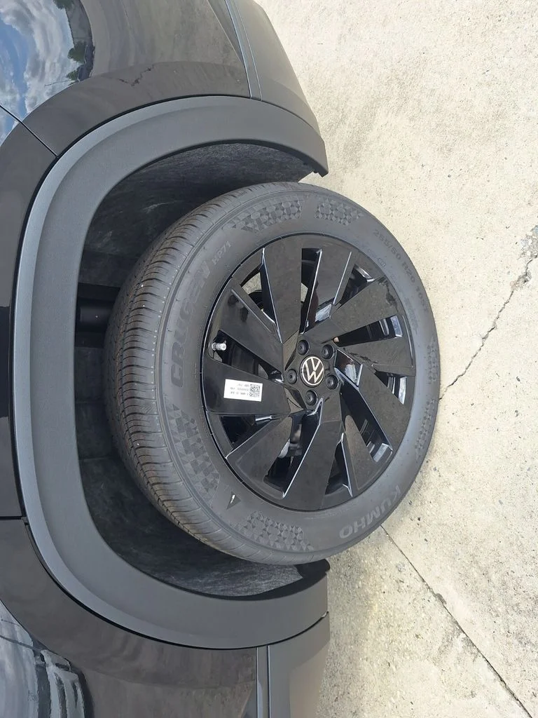 New 2026 Black Volkswagen 2.0T SE w/Technology image 26