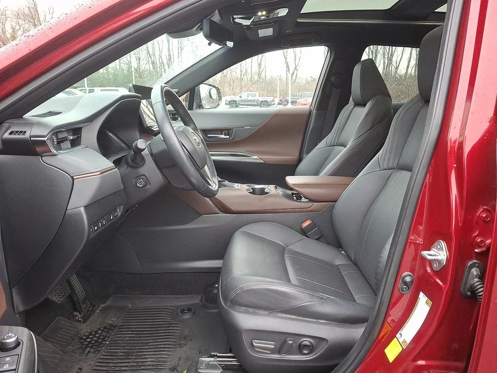 2024 Toyota Venza Limited - Photo 13