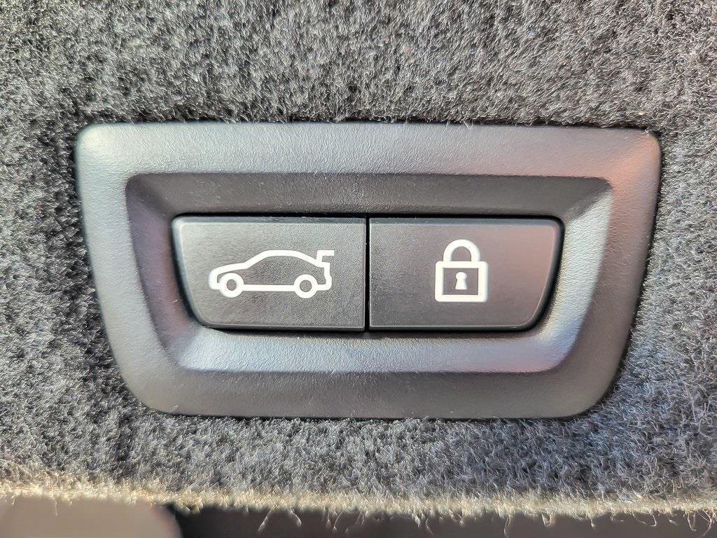 2022 BMW B7 - Image 25