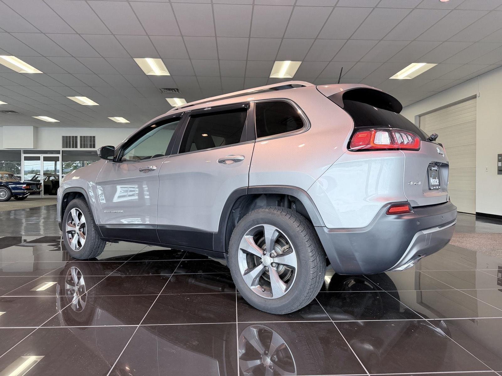 Used 2019 Billet Silver Metallic Clearcoat Jeep Limited image 12