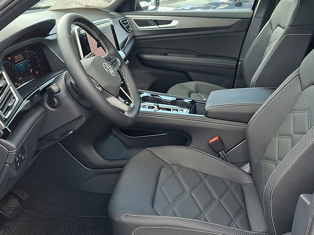 New 2026 Black Volkswagen 2.0T SE w/Technology image 10