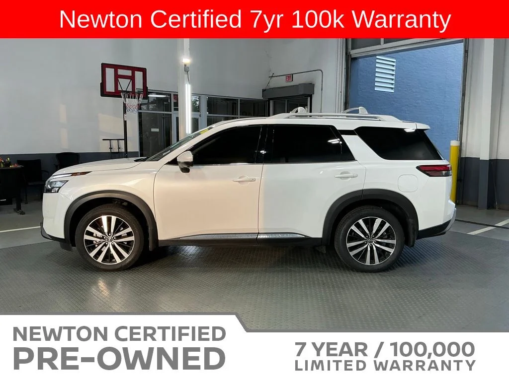 Certified Used 2025 Everest White Pearl Tricoat Nissan Platinum image 4