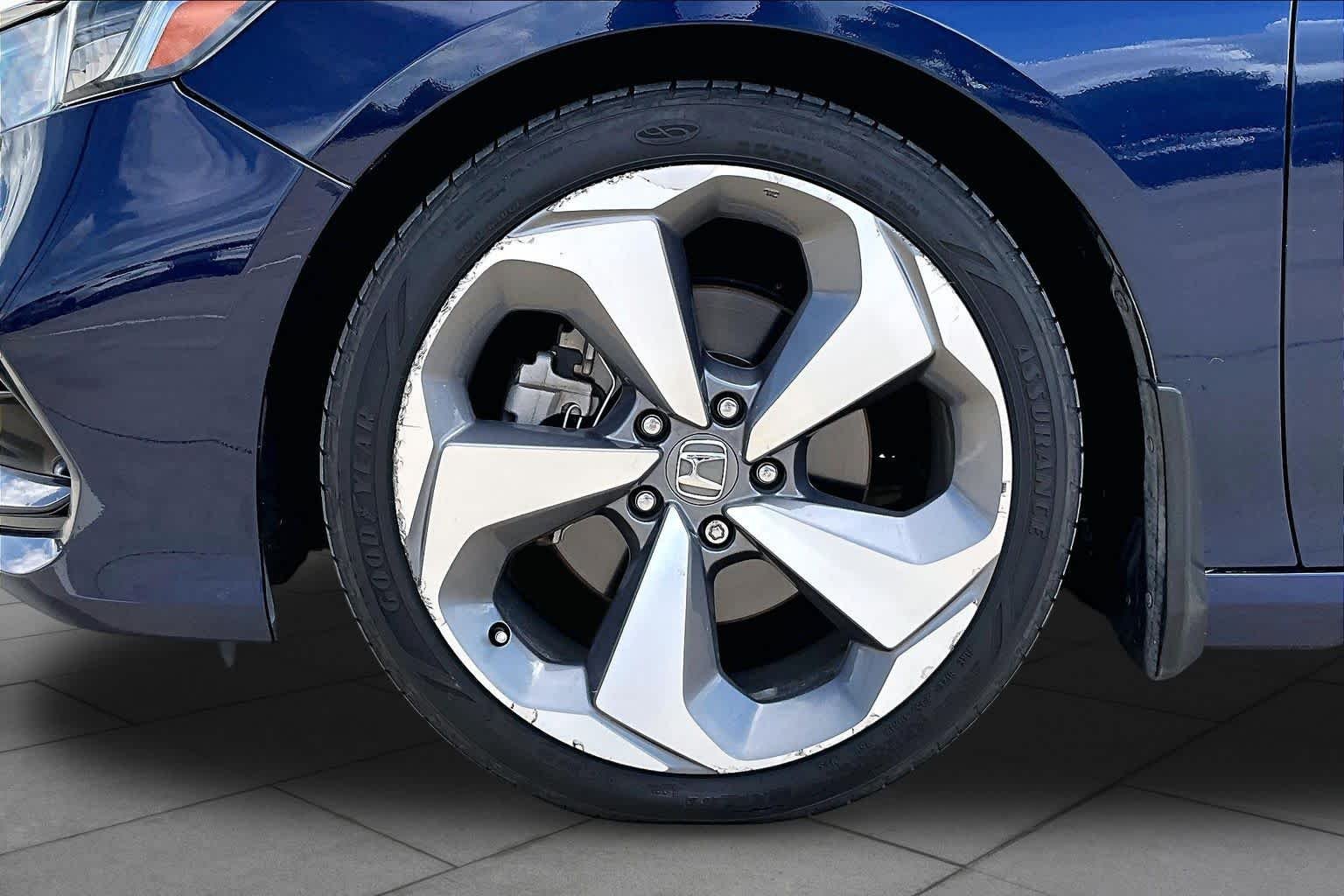 Used 2018 Obsidian Blue Pearl Honda Touring 2.0T image 11