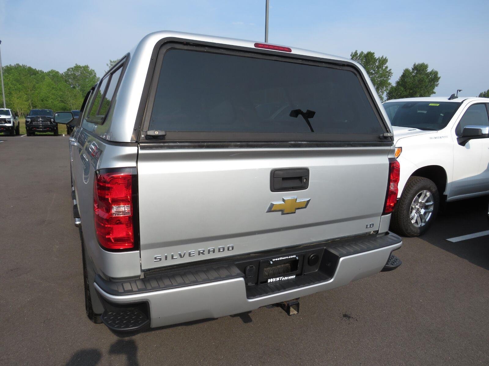 Used 2019 Silver Ice Metallic Chevrolet LT image 18