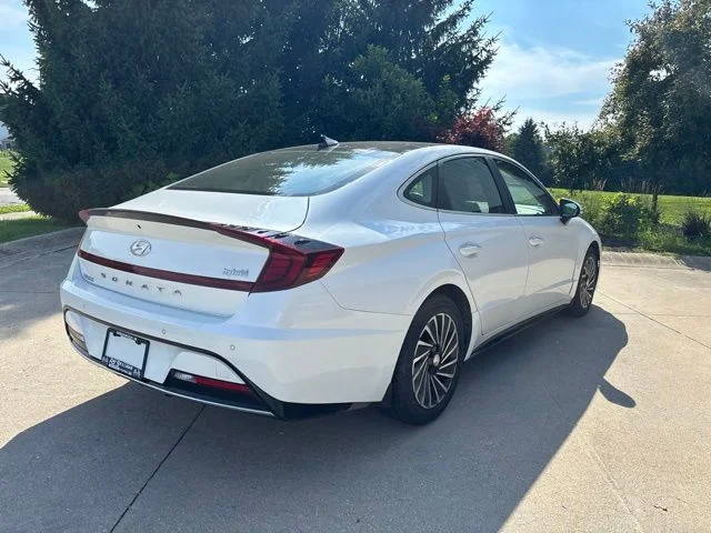 Used 2021 Hyper White Hyundai Limited image 6