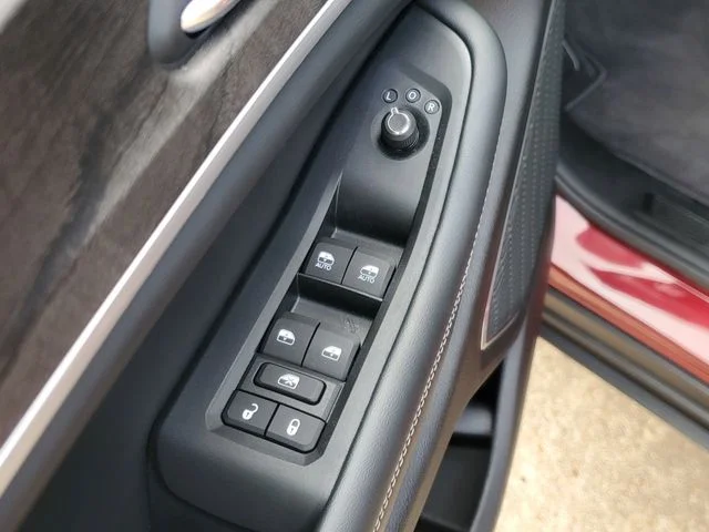 New 2026 Velvet Red Pearl-Coat Exterior Paint Jeep Limited image 18