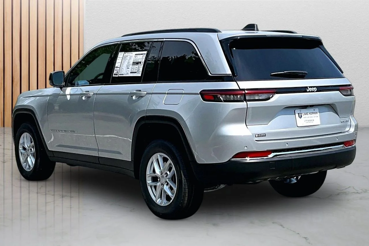 New 2026 Silver Zynith Jeep Laredo image 6