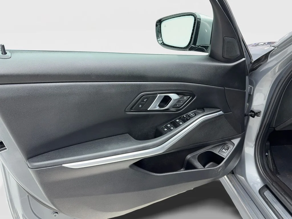 Used 2024 Gray BMW 330i image 31