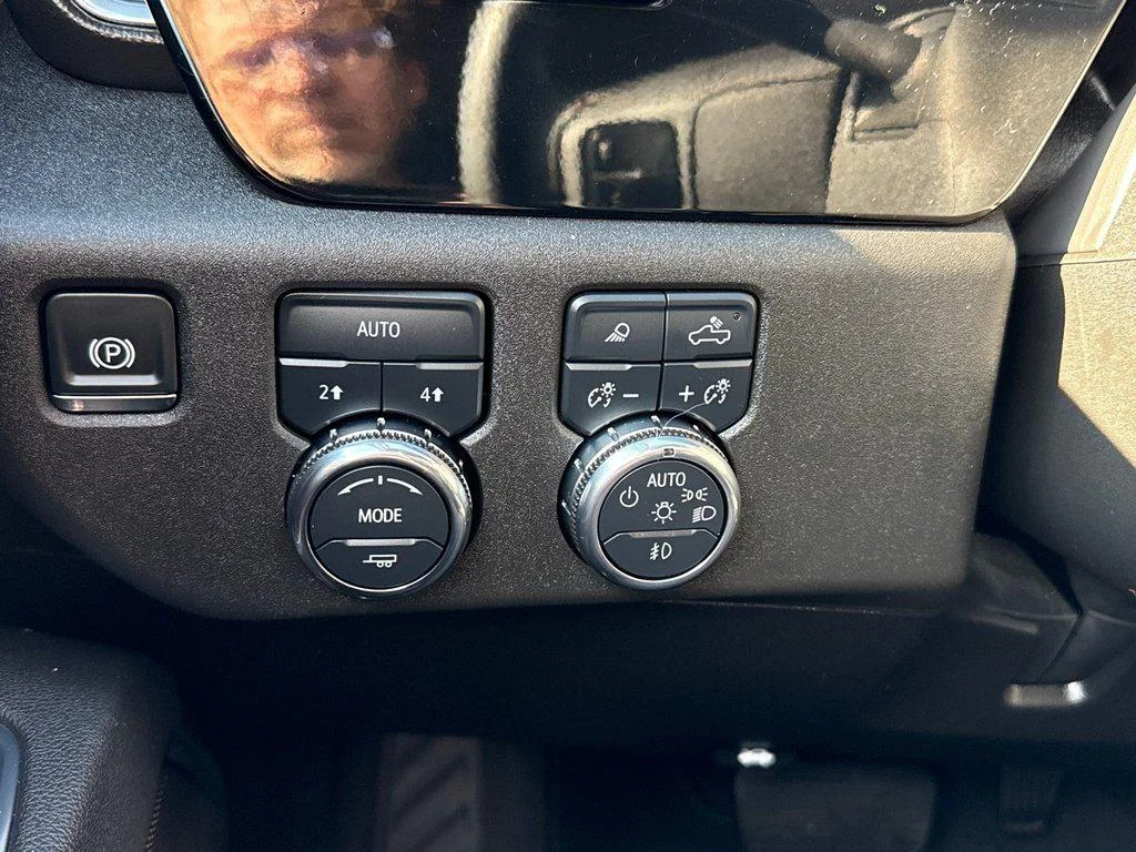 Used 2025 Onyx Black GMC 