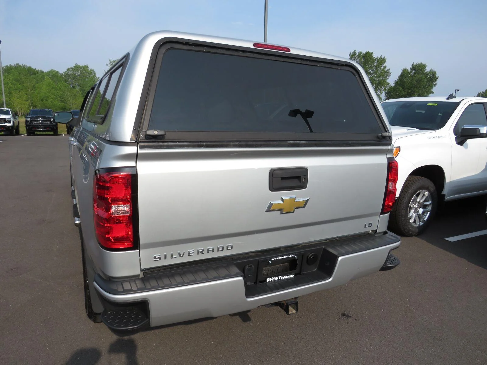 Used 2019 SILVER ICE METALLIC Chevrolet LT image 18