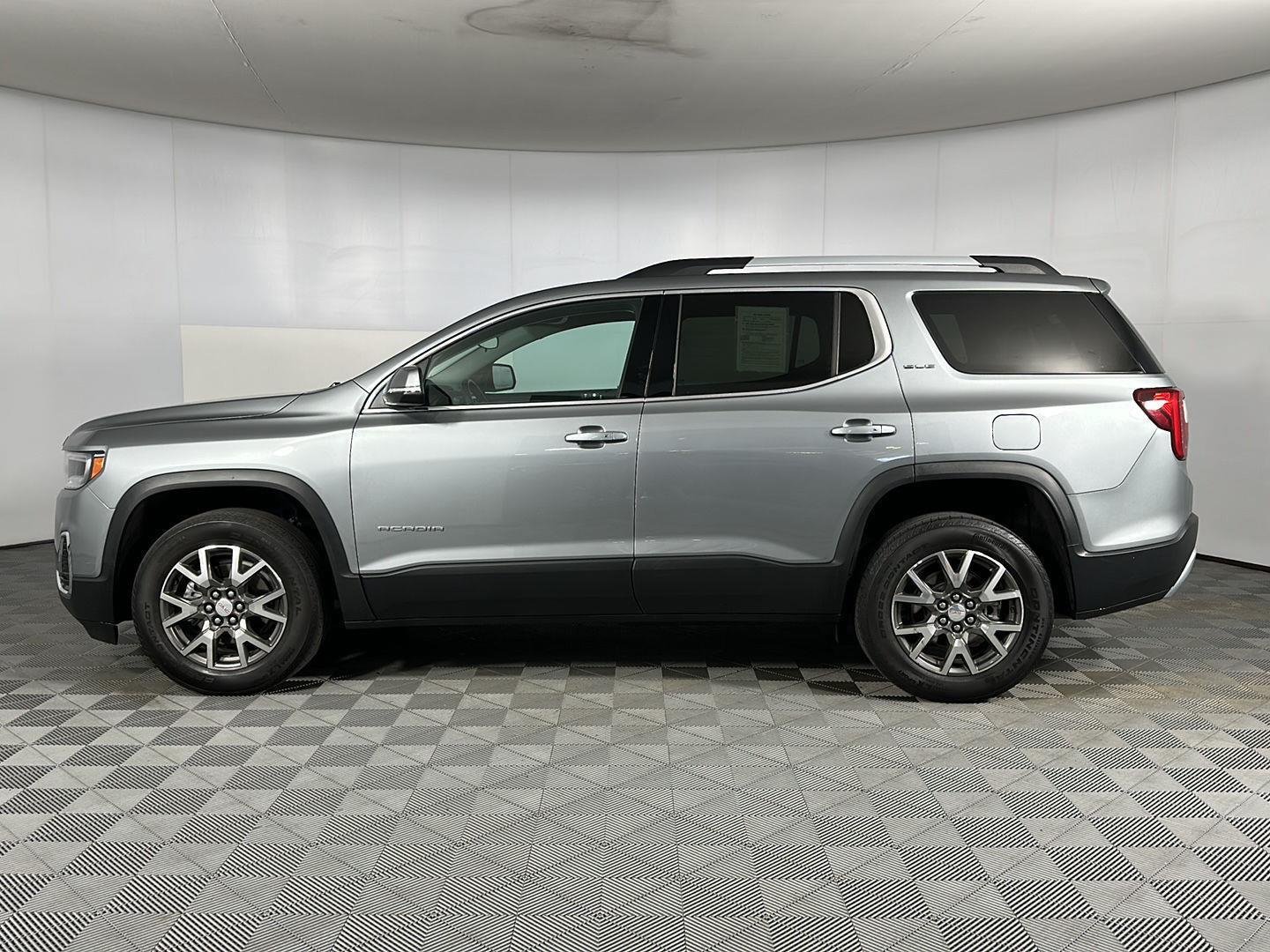 Used 2023 Sterling Metallic GMC SLE image 4