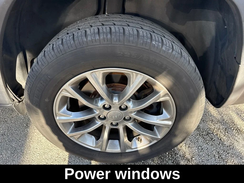 Used 2021 White Jeep Latitude Lux image 7