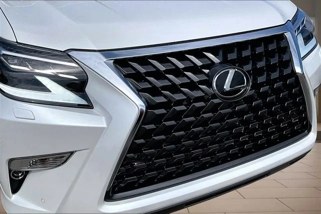 Used 2023 White Lexus 460 image 27