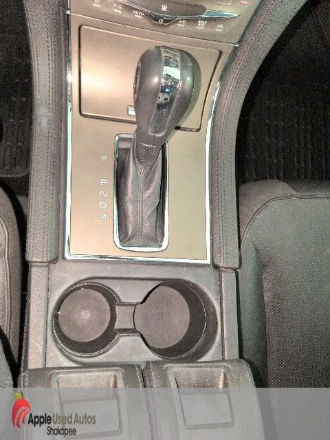 Used 2011  Lincoln Base image 25