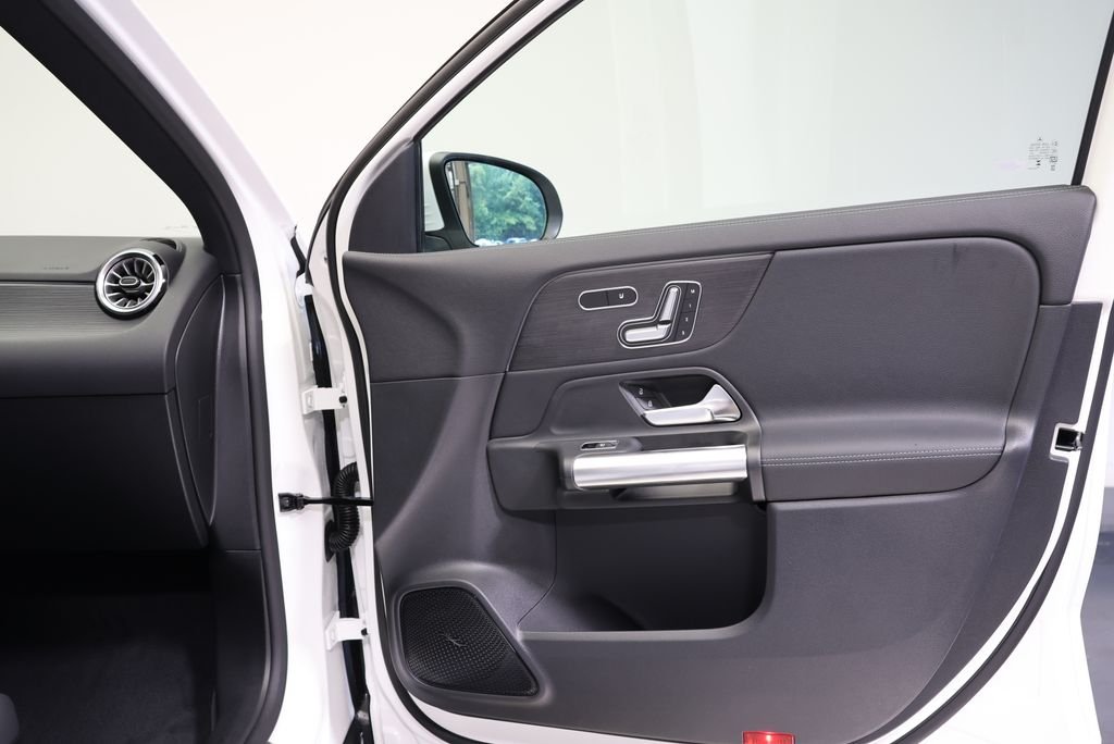 New 2026 Polar White Mercedes-Benz GLA 250 image 45