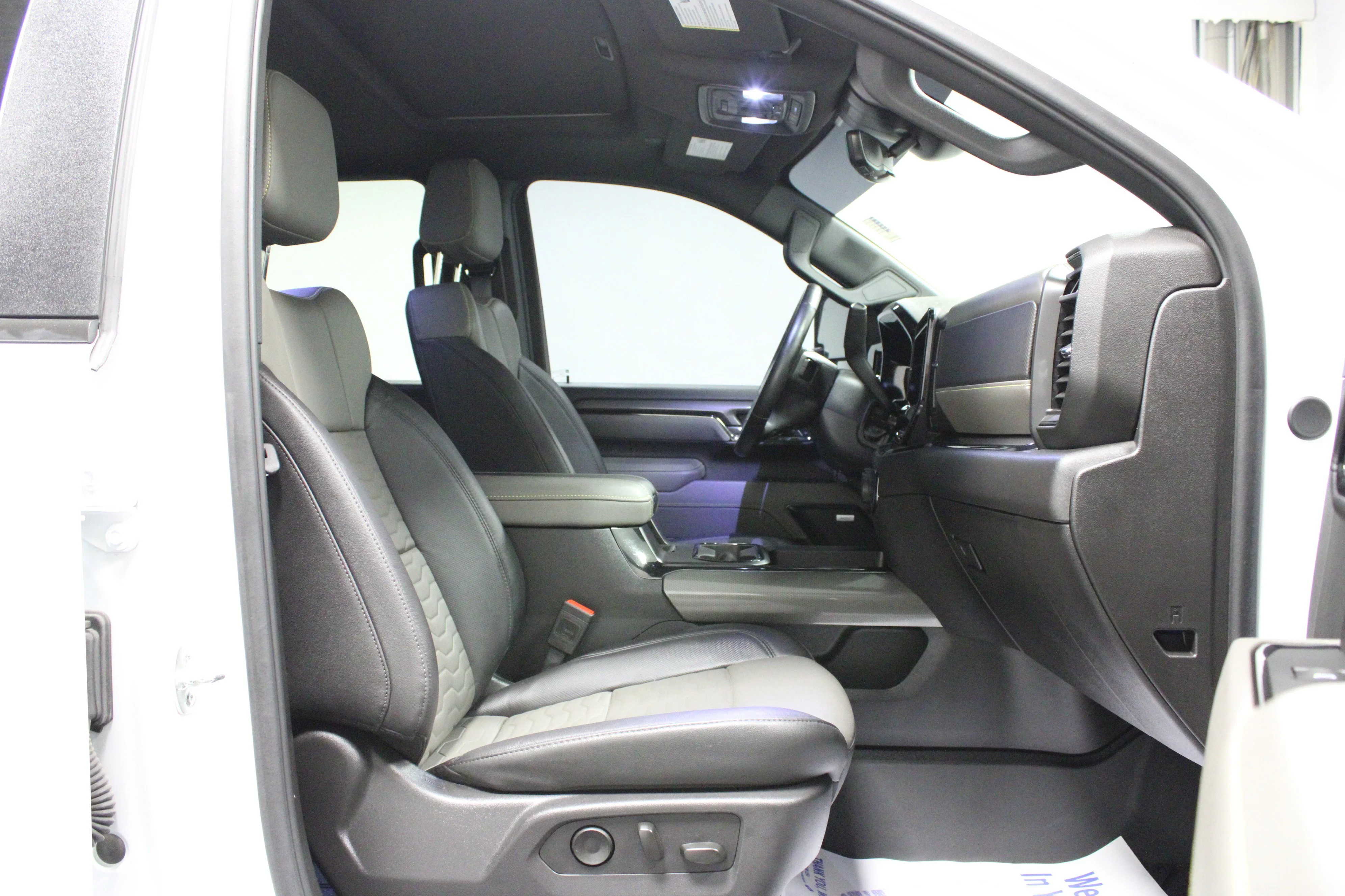 Used 2025 Summit White Chevrolet ZR2 image 18