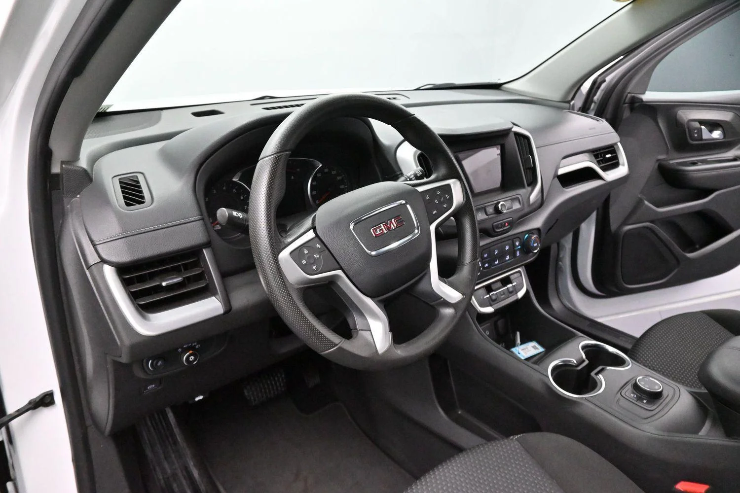 Used 2022 Summit White GMC SLE image 15
