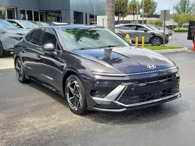 Used 2024 Blue Hyundai SEL image 3