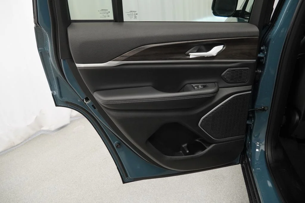 New 2026 Steel Blue Exterior Paint Jeep Limited image 28