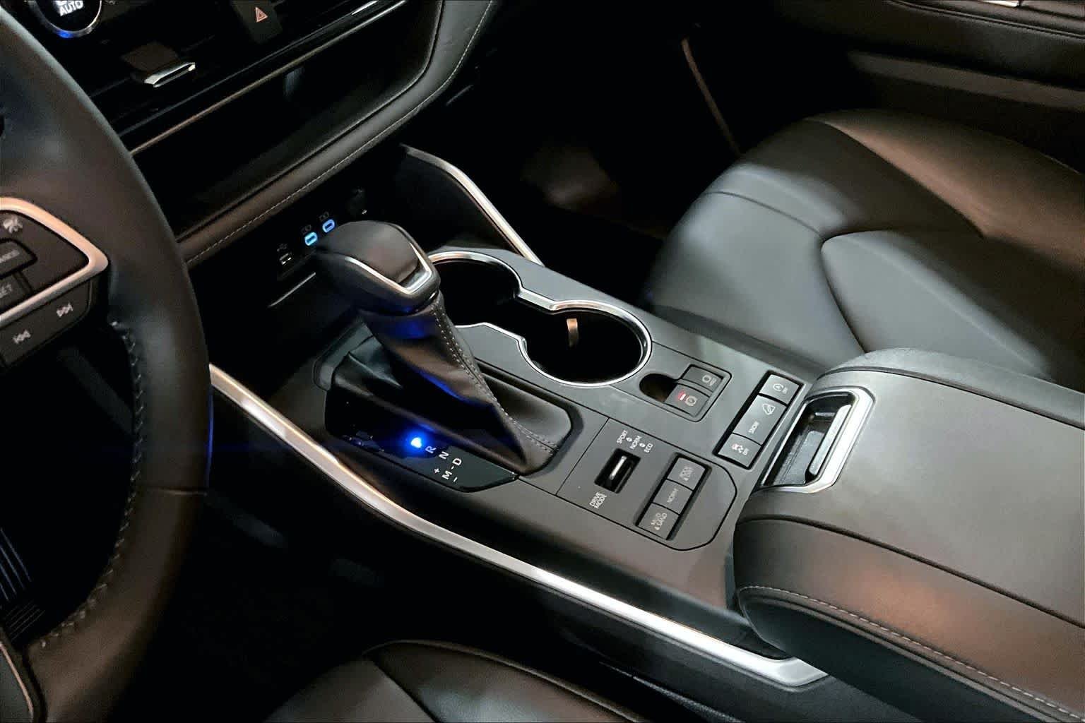 Used 2022 Midnight Black Metallic Toyota XLE image 30