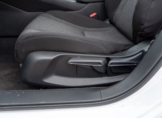 Used 2024  Honda LX image 17