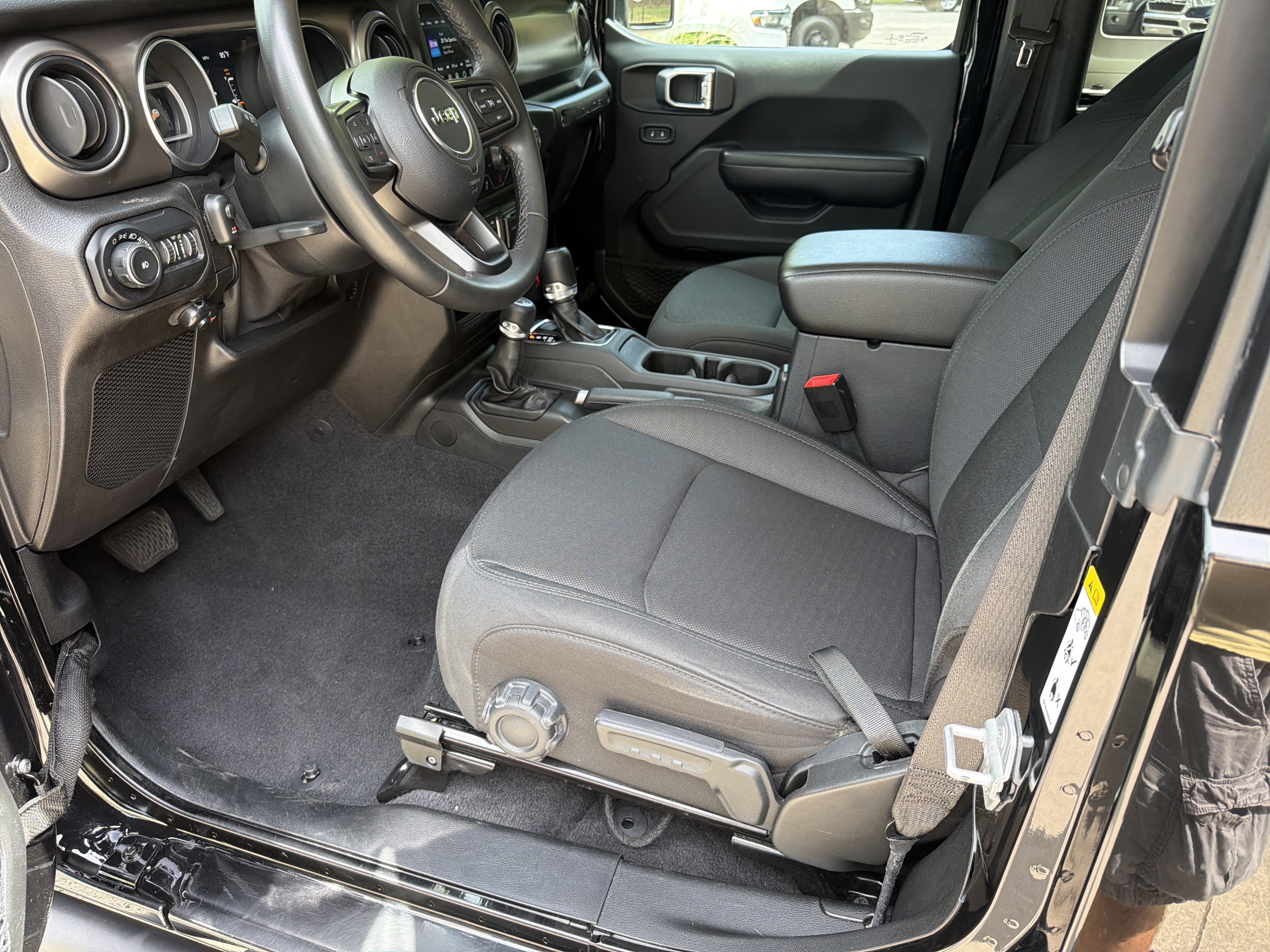 Used 2019 Black Clearcoat Jeep Sport S image 9