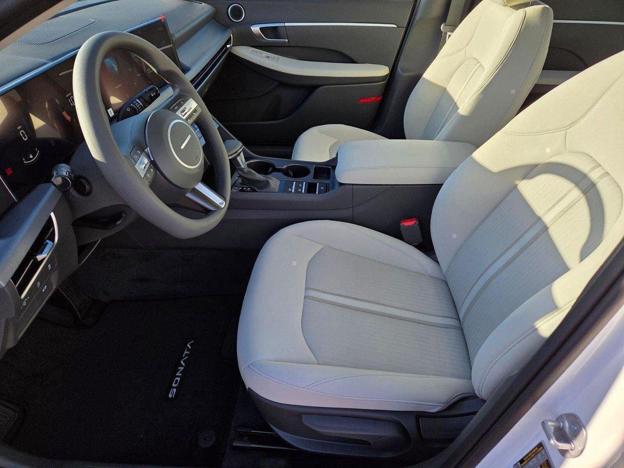 2026 Hyundai Sonata SE - Photo 6