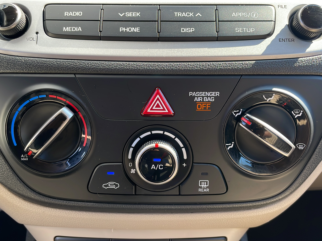 Used 2022 White Hyundai SEL image 20