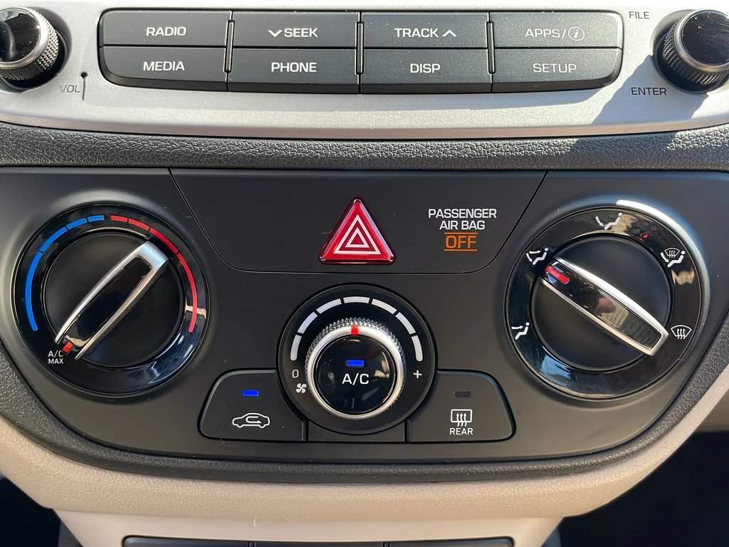 Used 2022 White Hyundai SEL image 20