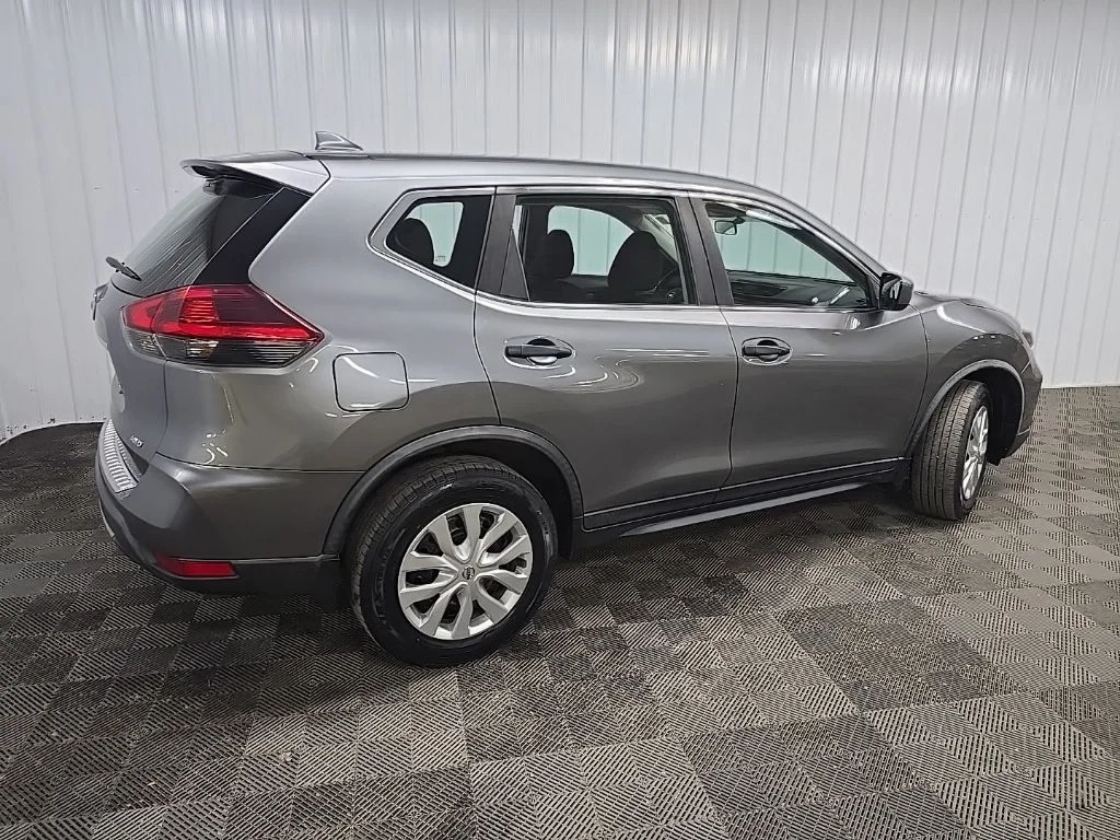 Used 2018 Gray Nissan S image 3
