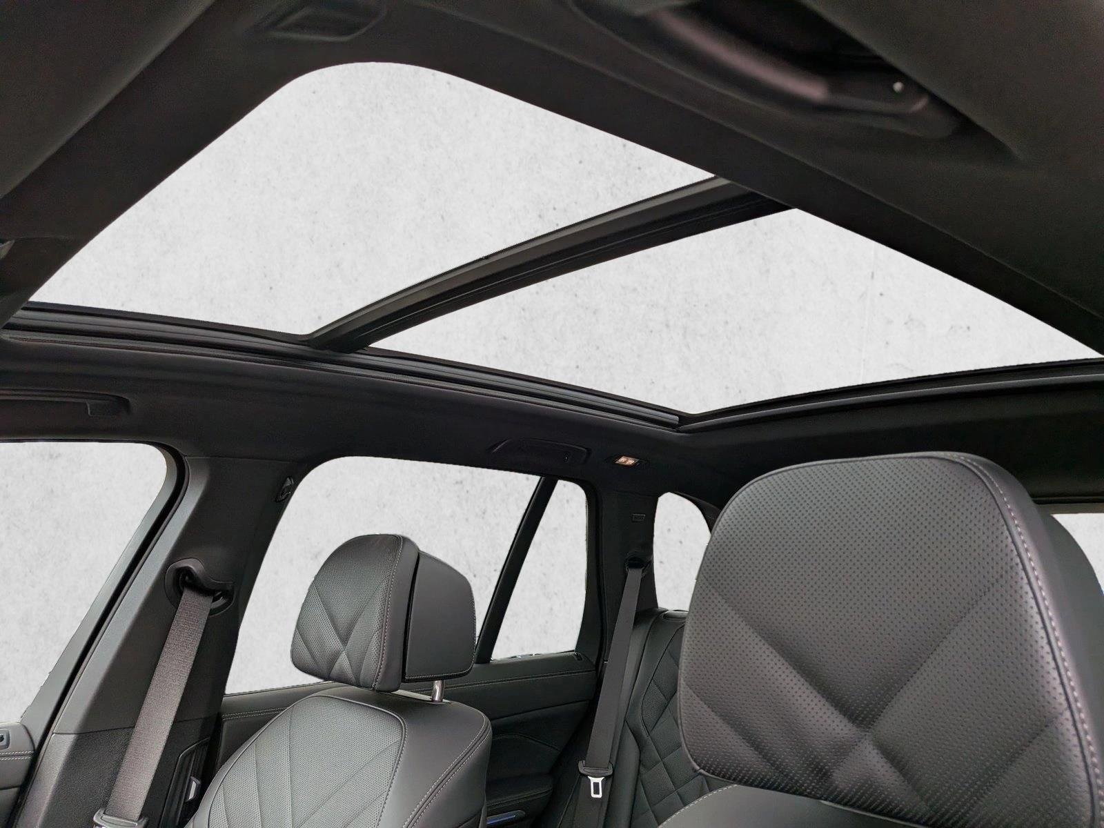 Used 2026 Skyscraper Grey Metallic BMW xDrive50e image 15