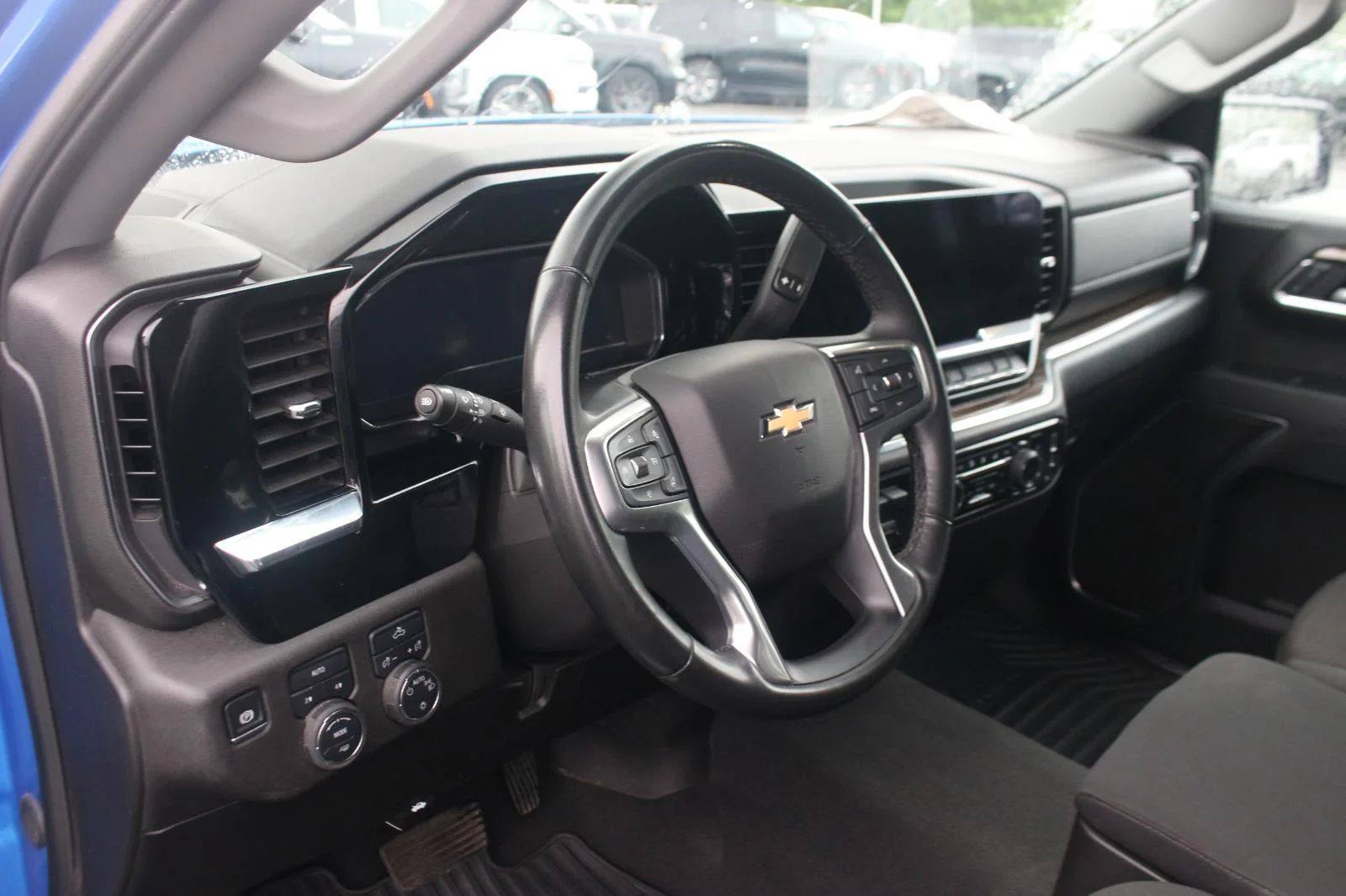 Used 2025 Riptide Blue Metallic Chevrolet LT image 17