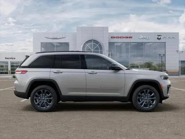 New 2026 Silver Zynith Exterior Paint Jeep Limited image 125