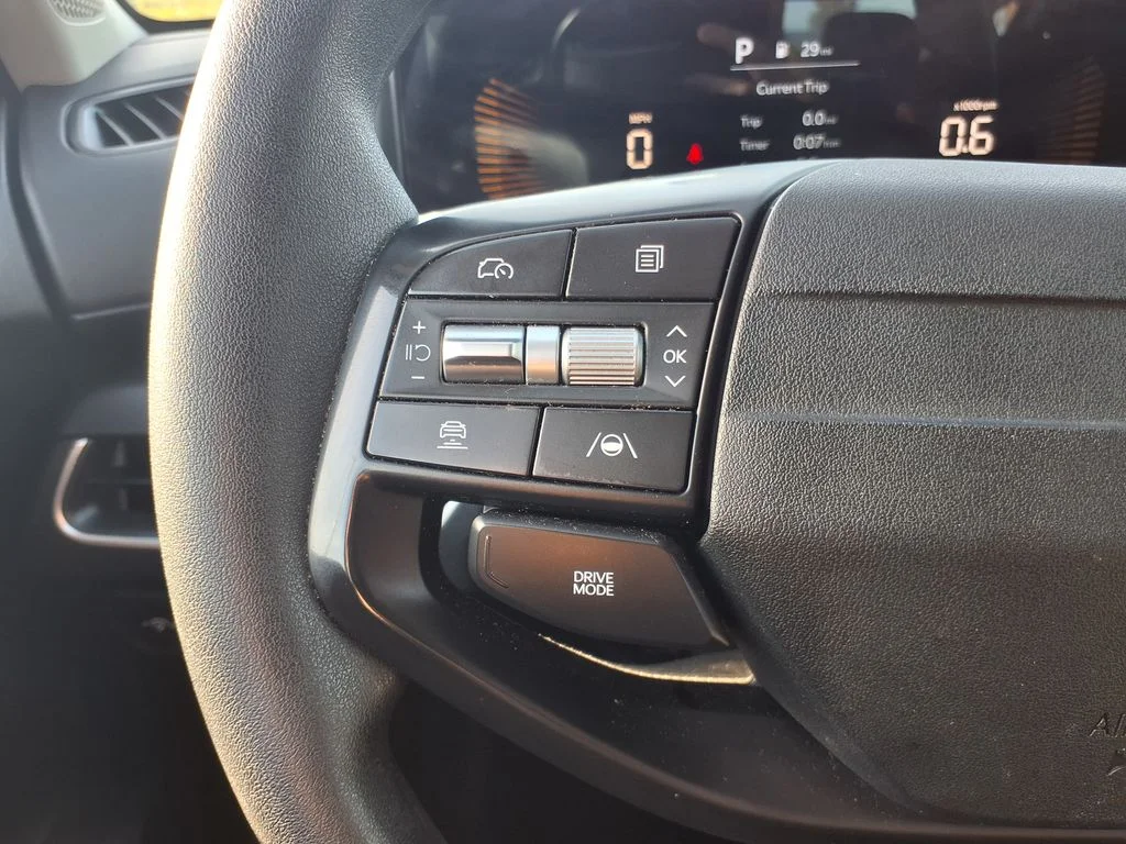 Used 2025 White Kia LXS image 34