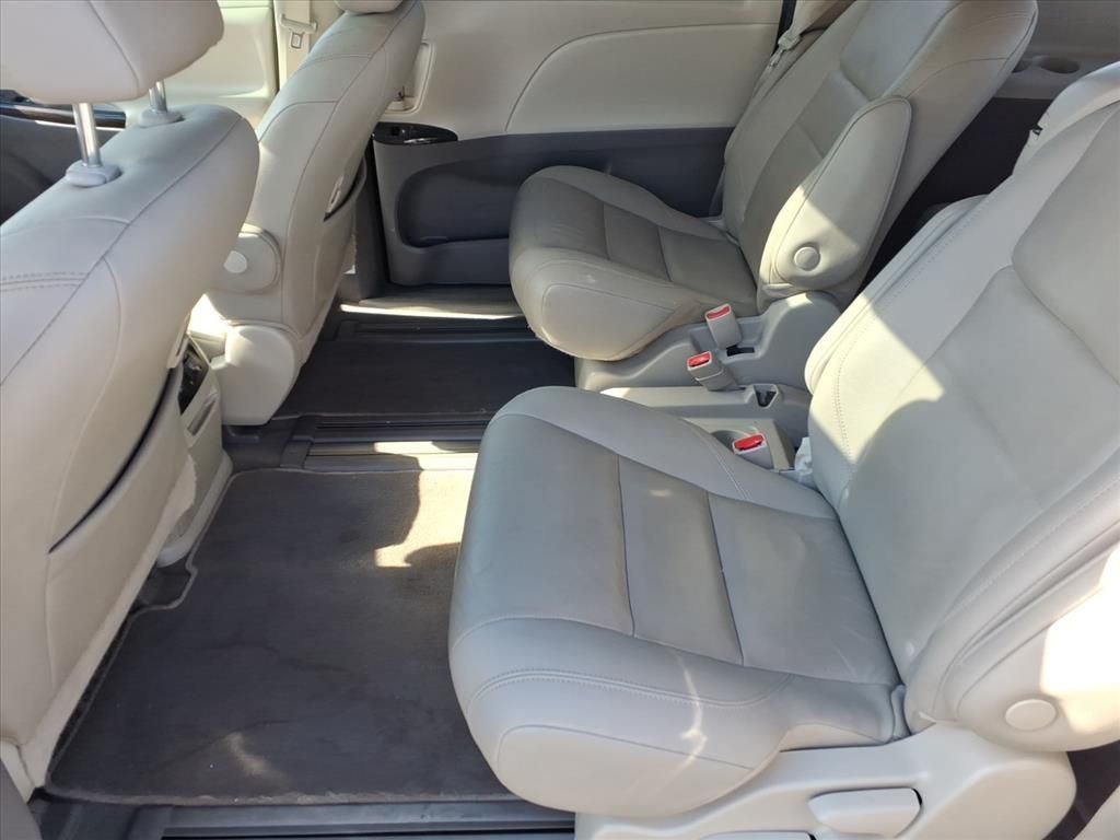Used 2020 Beige Toyota XLE image 14