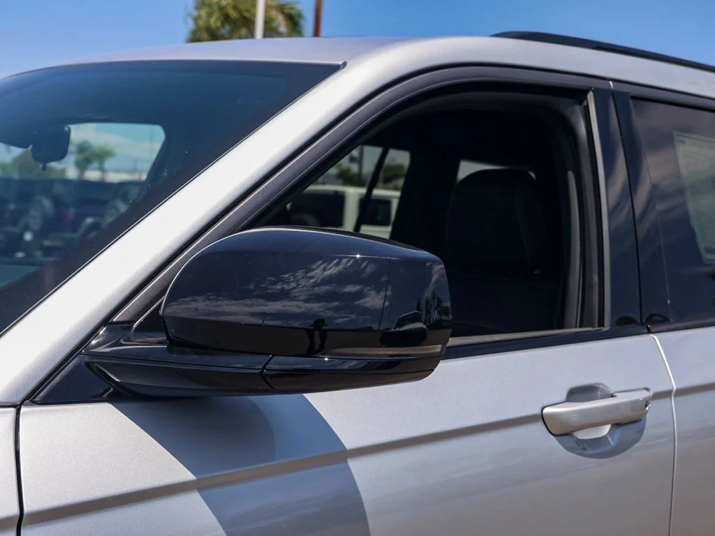 New 2026 Silver Zynith Exterior Paint Jeep Limited image 11
