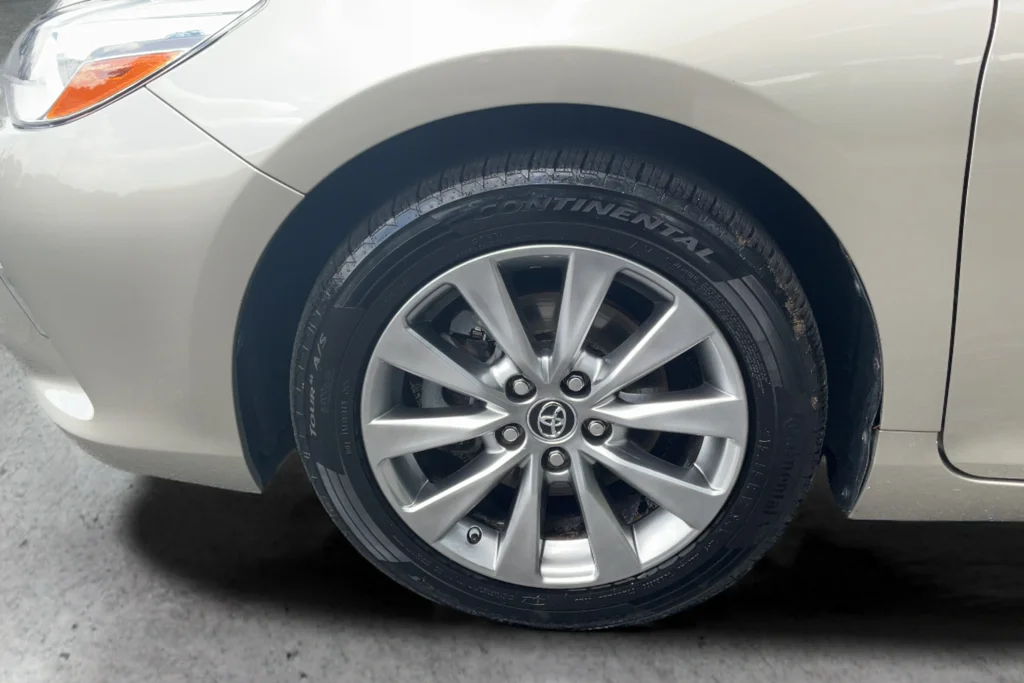 Used 2016 Gold Toyota XLE image 26