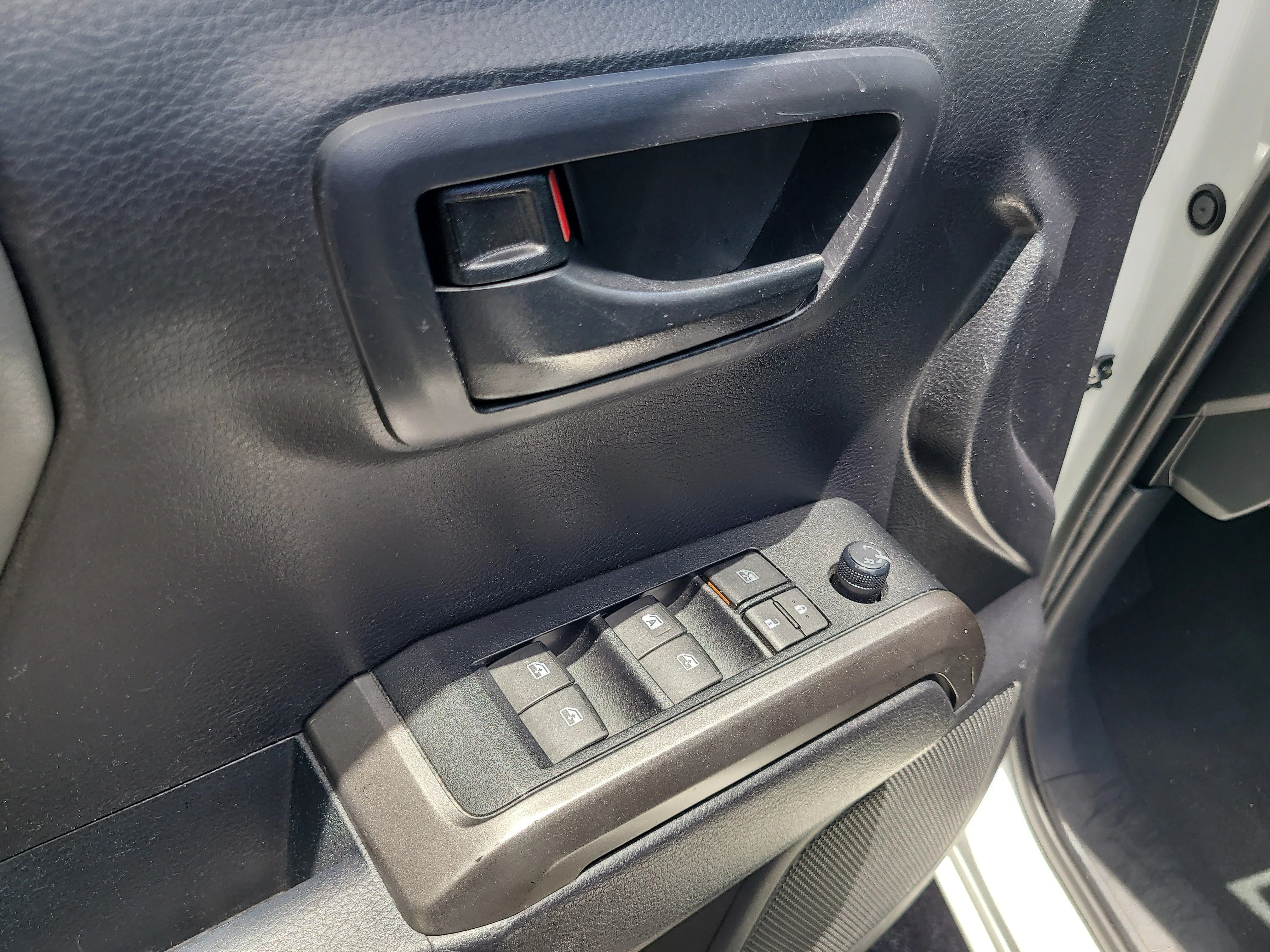 Used 2021 Super White Toyota SR5 image 17