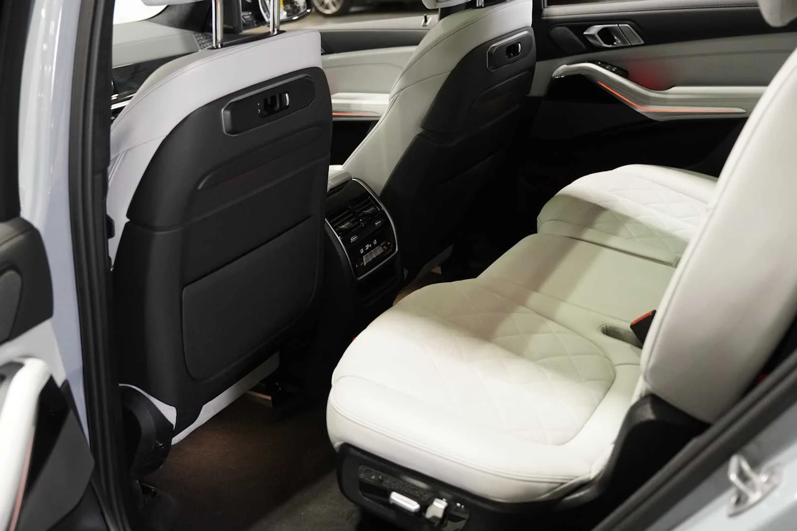 Used 2026 Brooklyn Grey Metallic BMW xDrive40i image 24