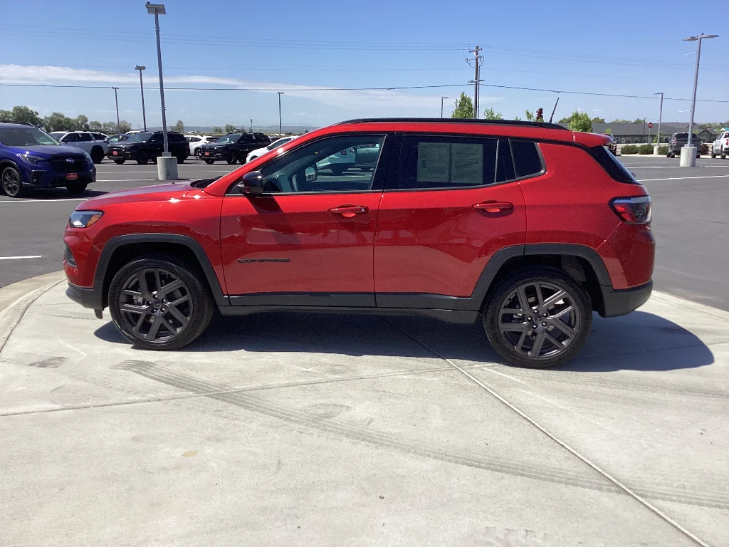 Used 2026 Red Hot Pearlcoat Jeep Latitude Altitude image 6