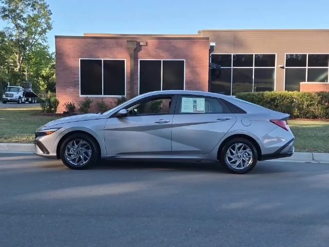 Used 2026 Silver Hyundai Blue image 10