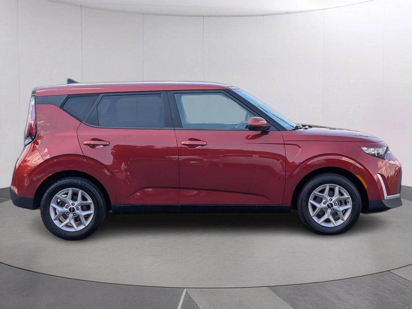 Used 2024 Mars Orange Kia LX image 6