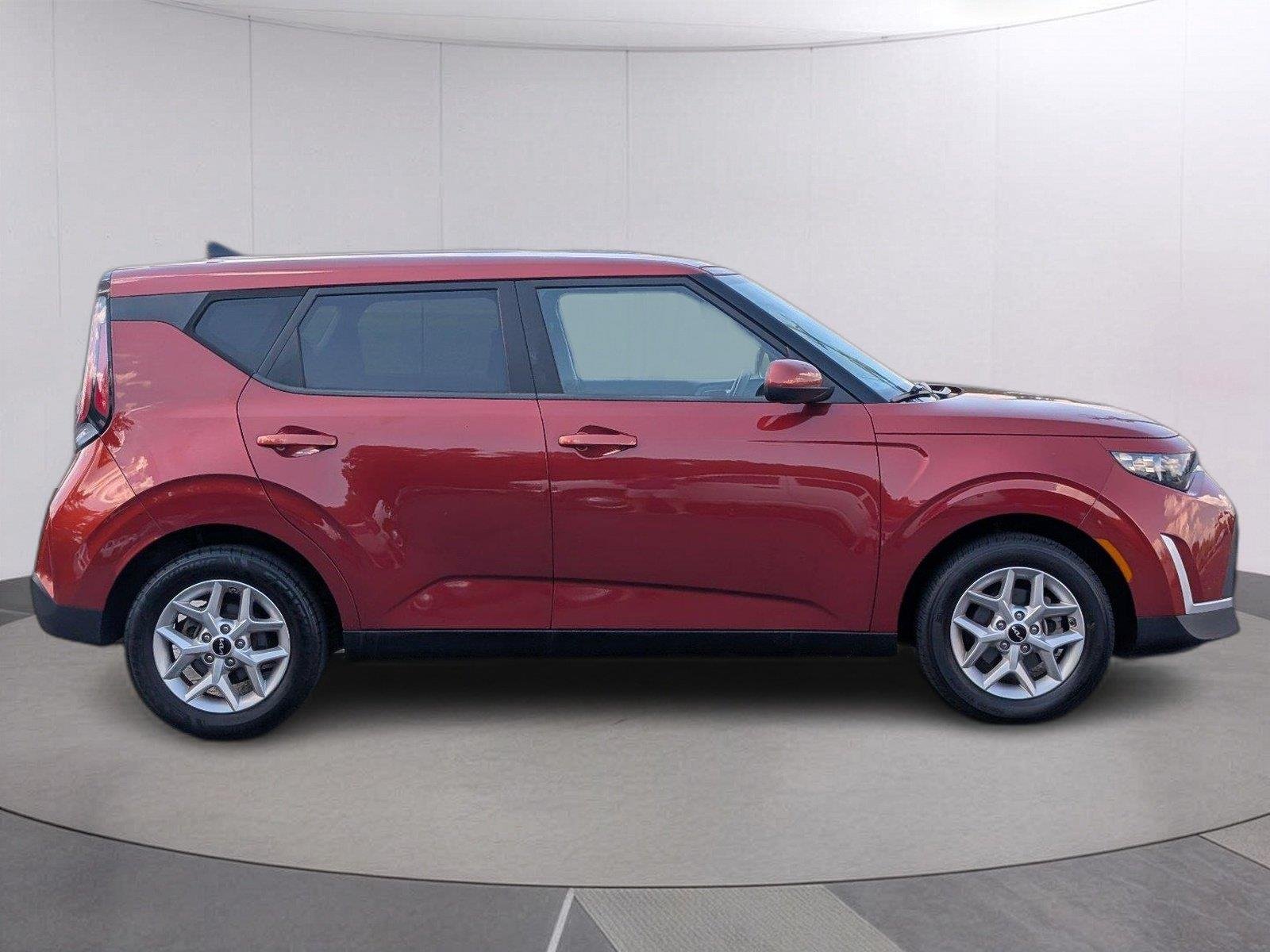 Used 2024 Mars Orange Kia LX image 6