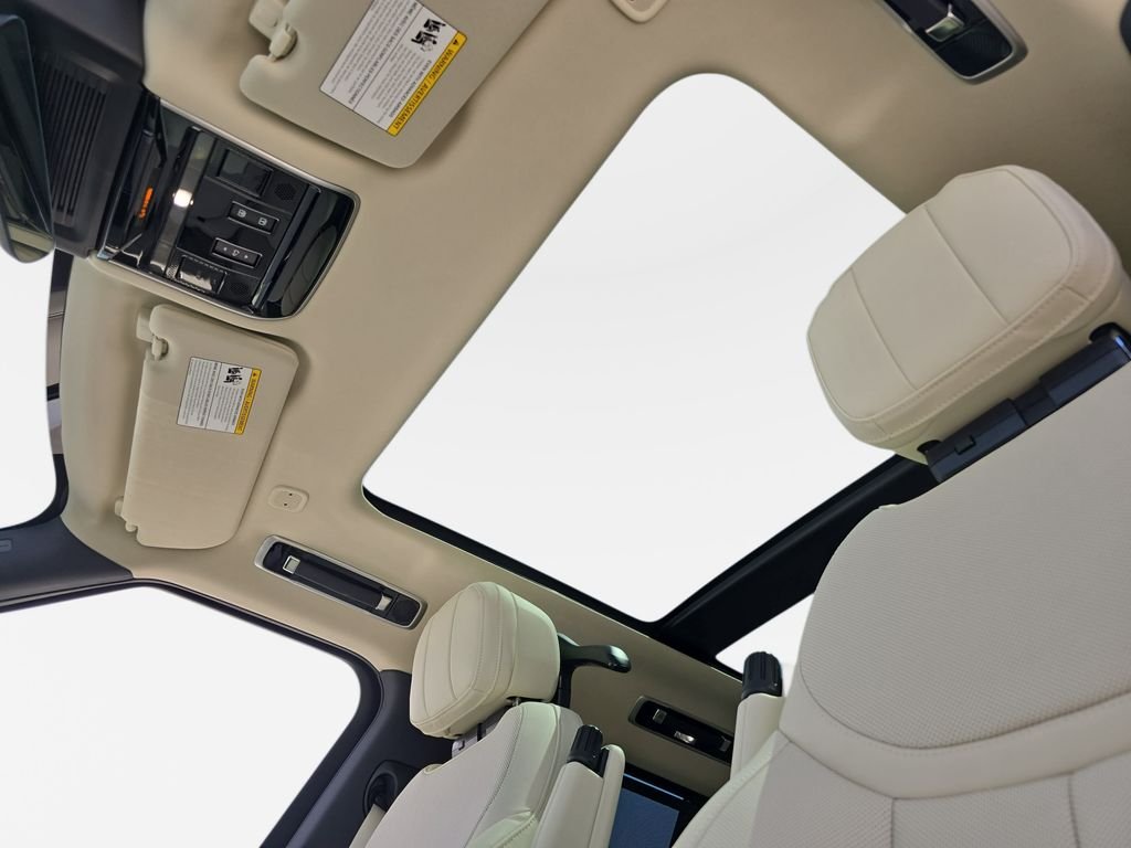 New 2026 Fuji White Land Rover SE image 32