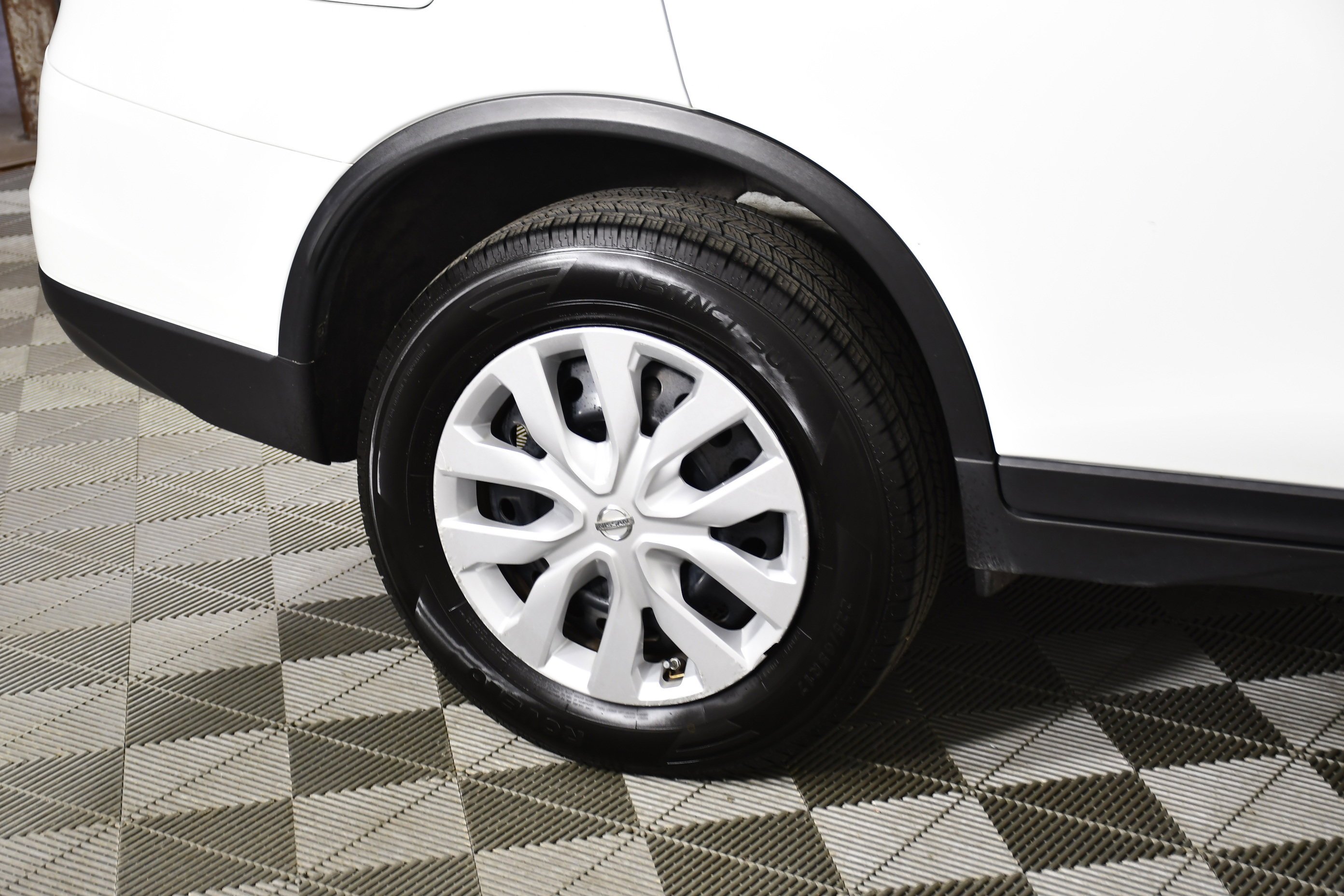 Used 2015 Glacier White Nissan S image 52