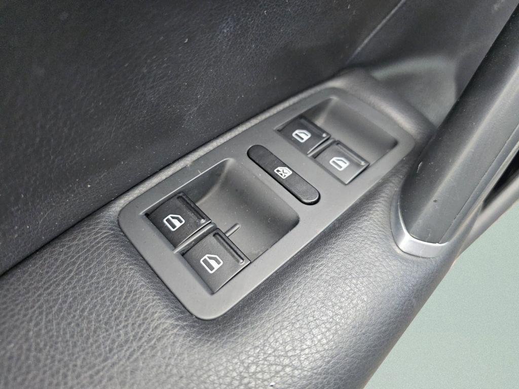 Used 2017 Platinum Gray Metallic Volkswagen R-Line w/Comfort Pkg image 29